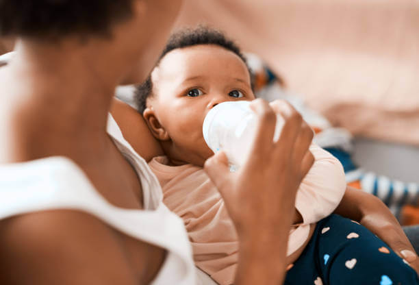 Cover Breastfeeding vs Bottle feeding